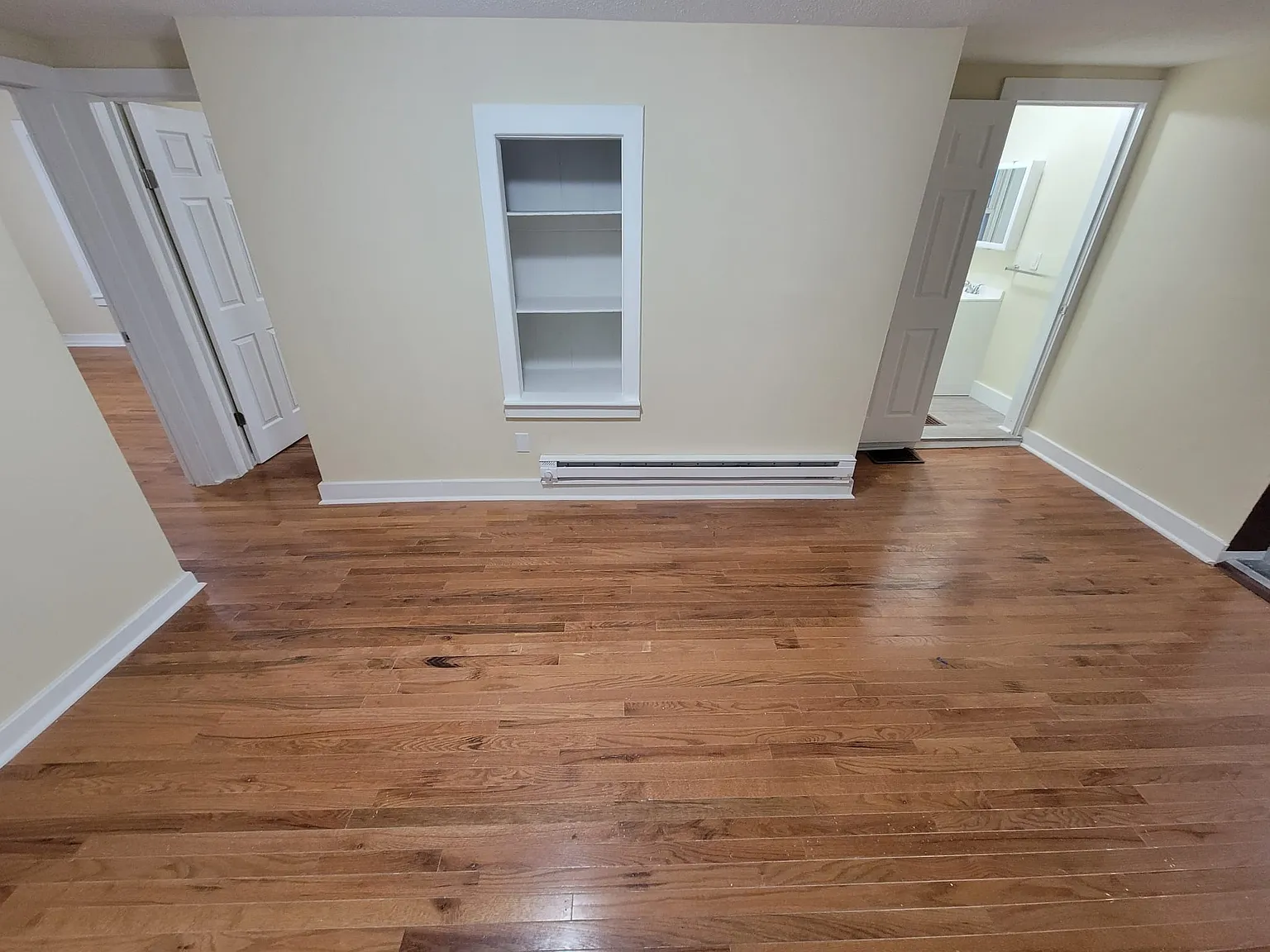 4 bed, 1421 sqft, $2,400 — Photo 3