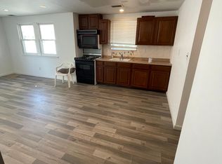 8 Townsend Ln, Hicksville, NY 11801