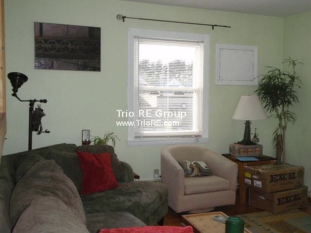 2nd image of 32 Crawford St #2