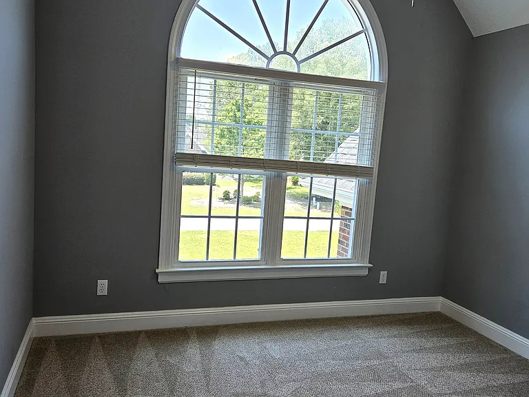 214 N Marion Dr — Photo 23