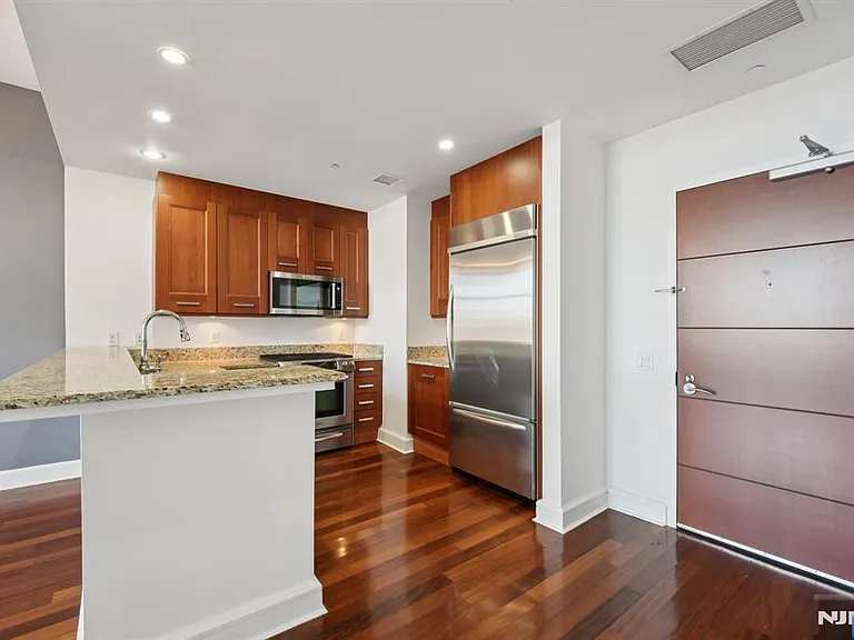 8100 River Rd #209 — Photo 10