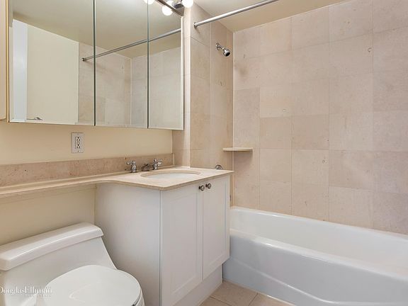 5th image of 308 E 38th St APT 14C