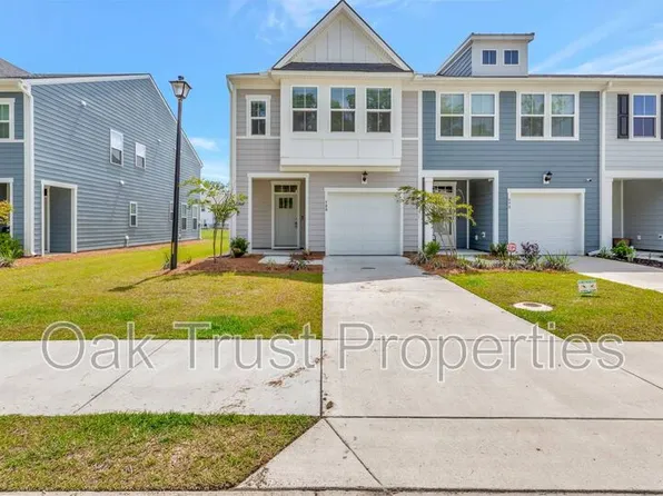 500 Trotters Ln, Moncks Corner, SC