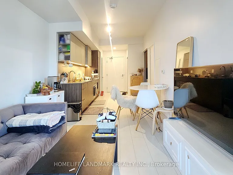 19 Western Battery Rd #703 — Photo 1