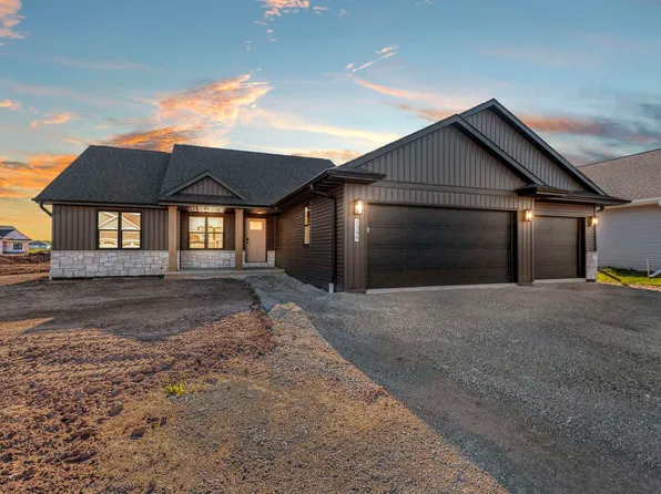 1399 Crossroads Dr, De Pere, WI 54115