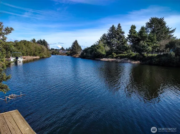 345 Cockle Street SW, Ocean Shores, WA 98569