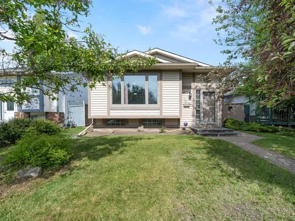 431 E Shawbrooke Cir SW, Calgary, AB T2Y 2Z8