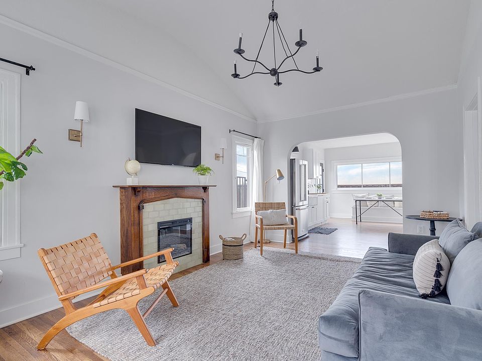 1st image of 1065 N Rowan Ave #1