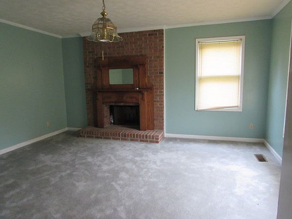 3rd image of 326 Oakleigh Dr