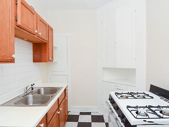 2nd image of 2244 W Wilson Ave APT 206