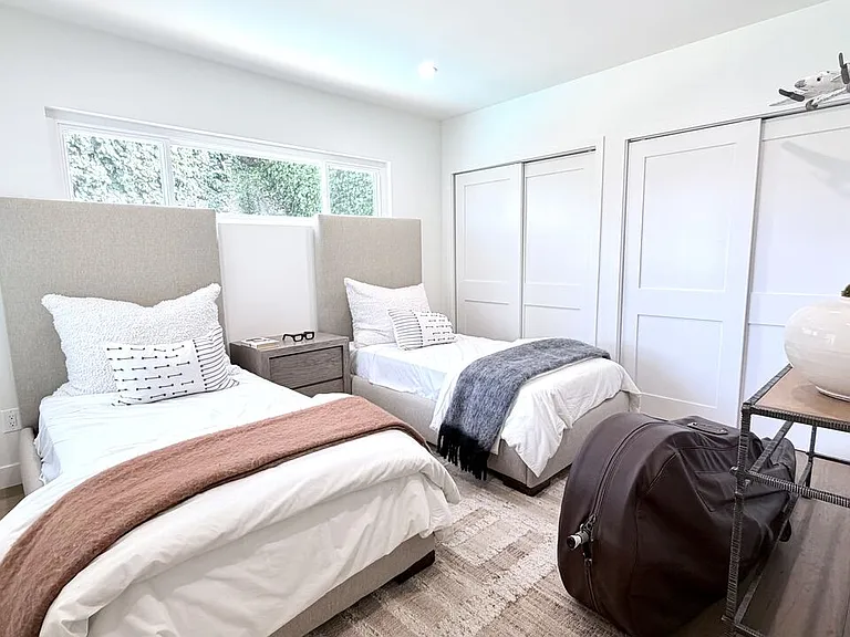 3852 Sherview Dr — Photo 15