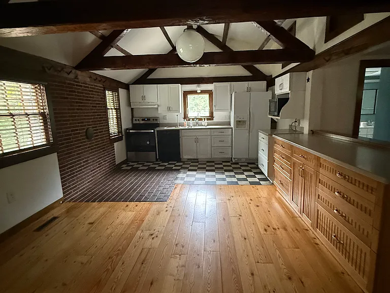 246 Enterprise St — Photo 10