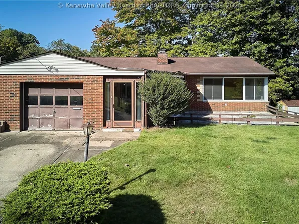 839 Observatory Dr, Saint Albans, WV 25177