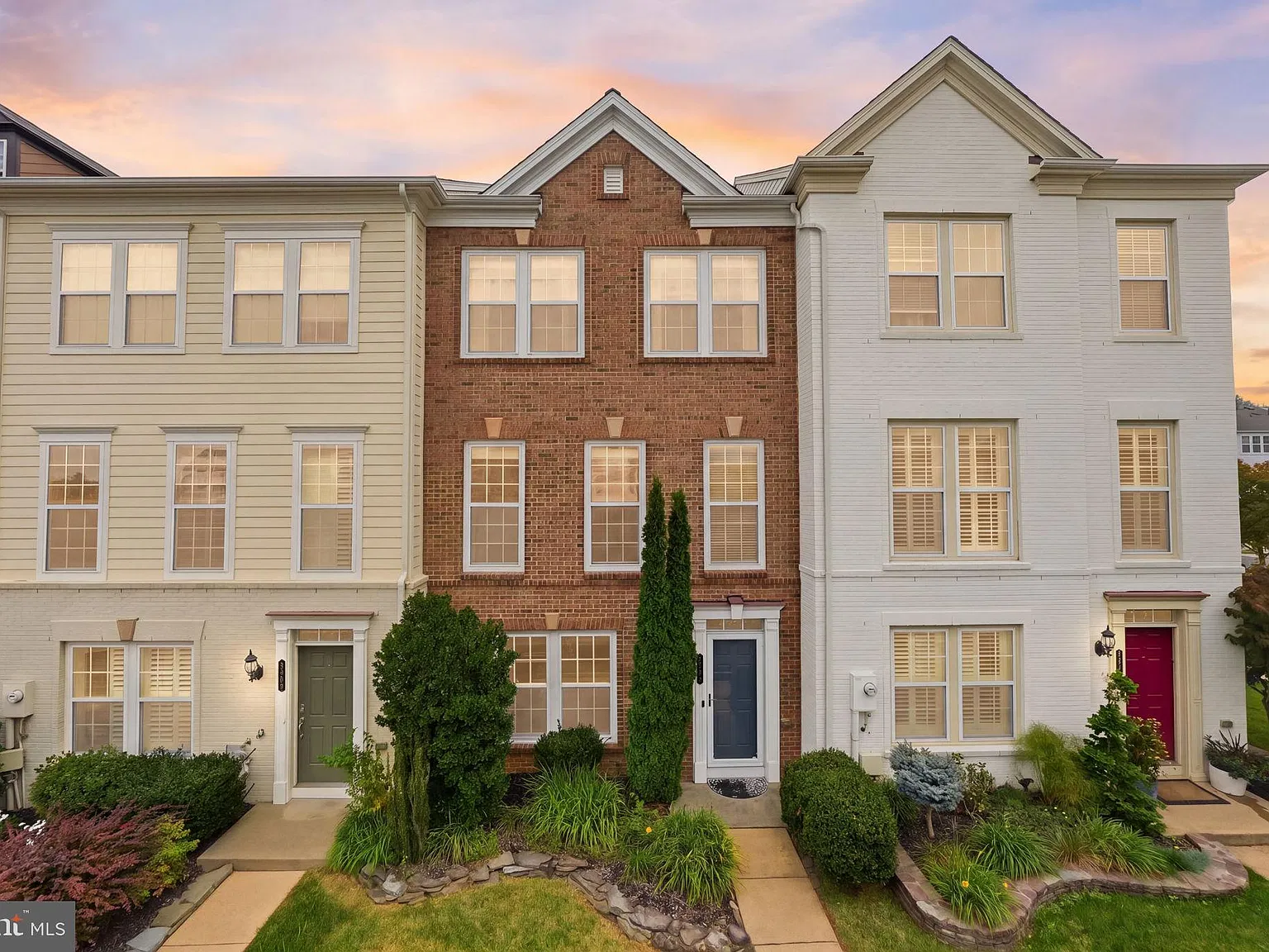 4 bed, 3.5 bath, 2204 sqft, $3,200 — Photo 1