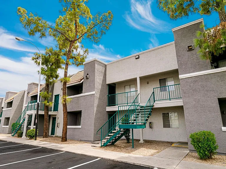 The Canyons on Colter Apartments — Photo 19