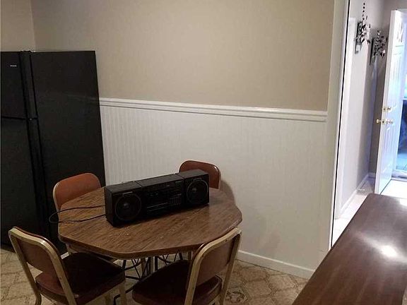 3rd image of 374 Hamilton Ave