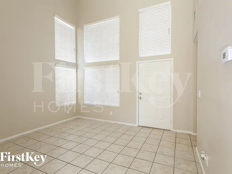 800 Coliseum Ln — Photo 3