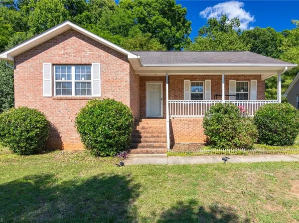 1528 Ambridge Ct, High Point, NC 27265
