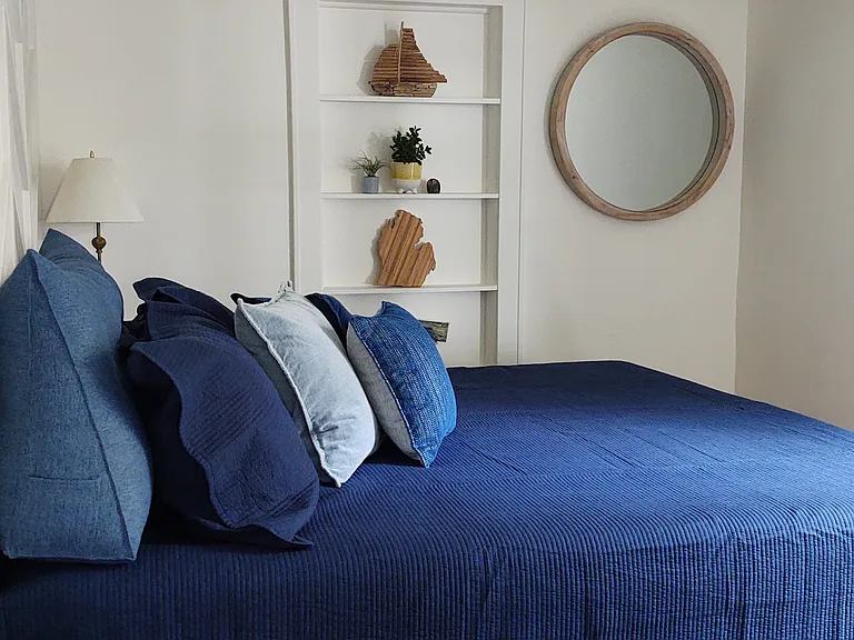 Bedroom #1 (King bed)