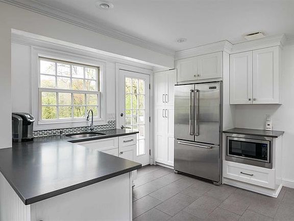 4th image of 59 Hennessey Dr