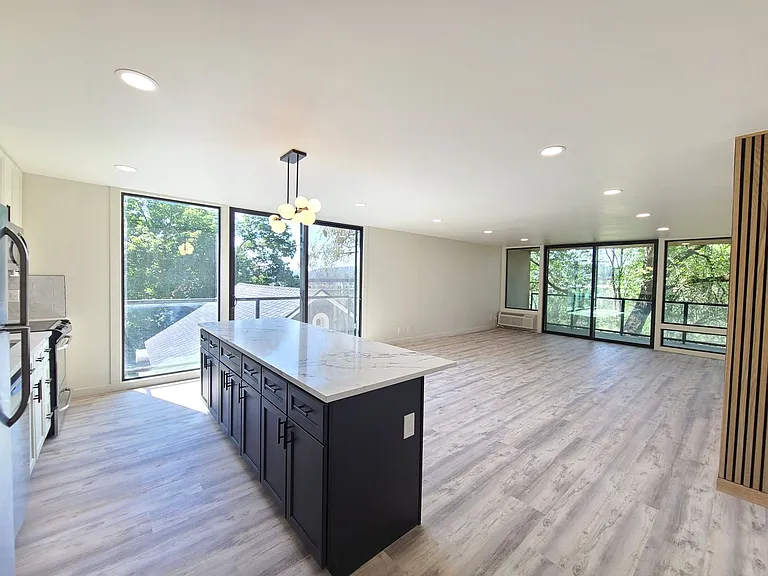 358 S Coeur D Alene St — Photo 33