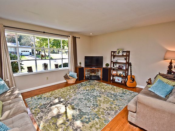 4th image of 1210 Heritage Dr