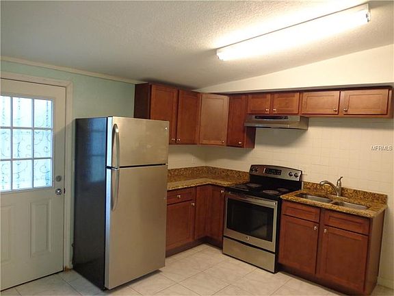 4th image of 2119 W Paris St