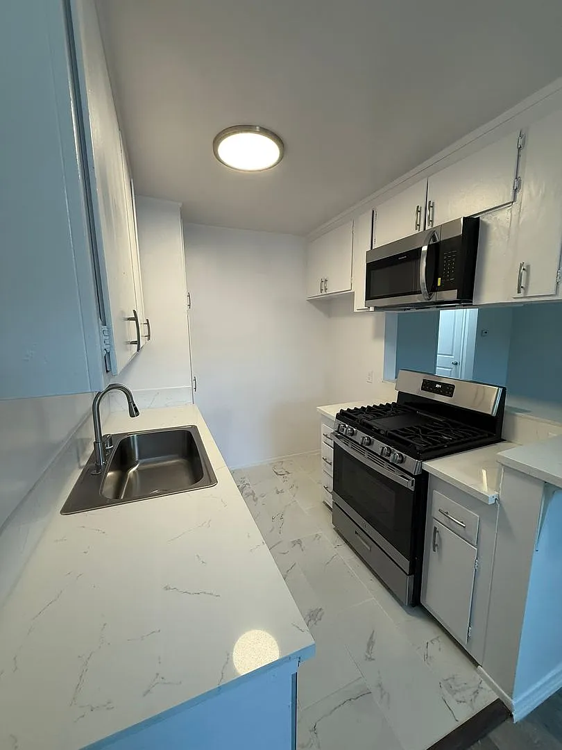 1166 S. Crenshaw Blvd — Photo 2