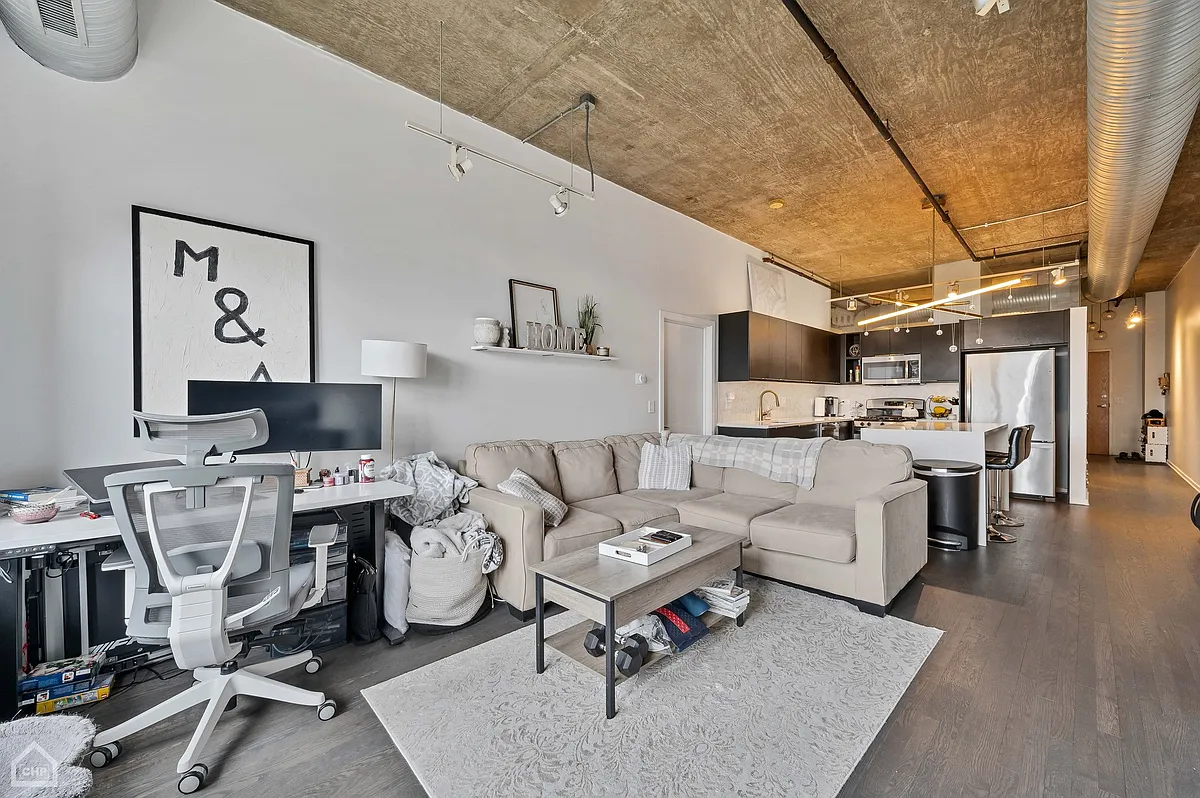 Building Photo - 849 N Franklin St #1103