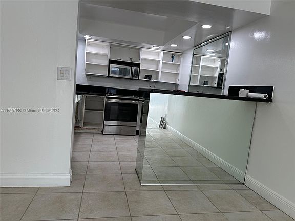 5th image of 218 Poinciana Dr #208