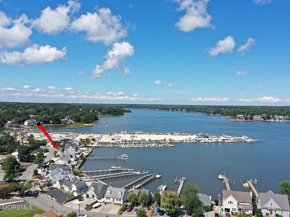 1st image of 203 Riverside Drive N