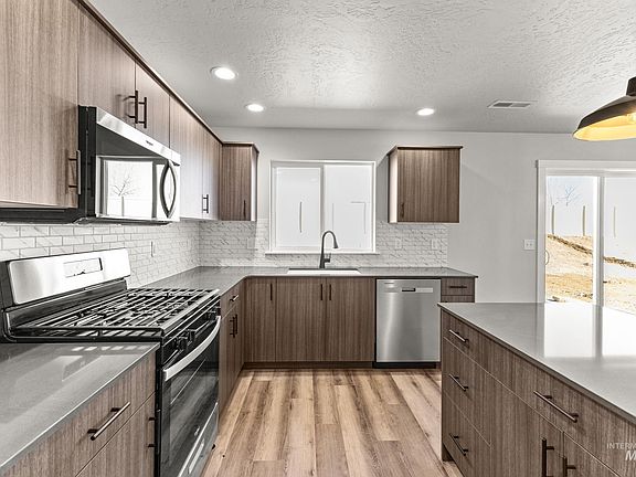 5th image of 5298 S Memory Ave