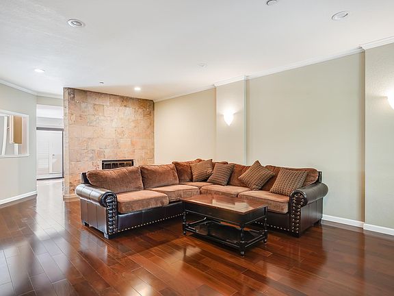 3rd image of 999 La Mesa Ter Unit D