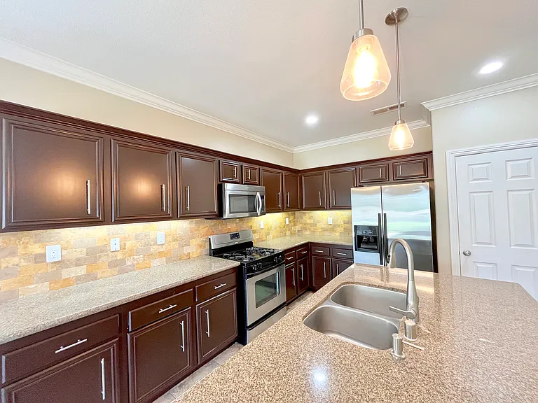 64250 Silver Star Ave — Photo 4