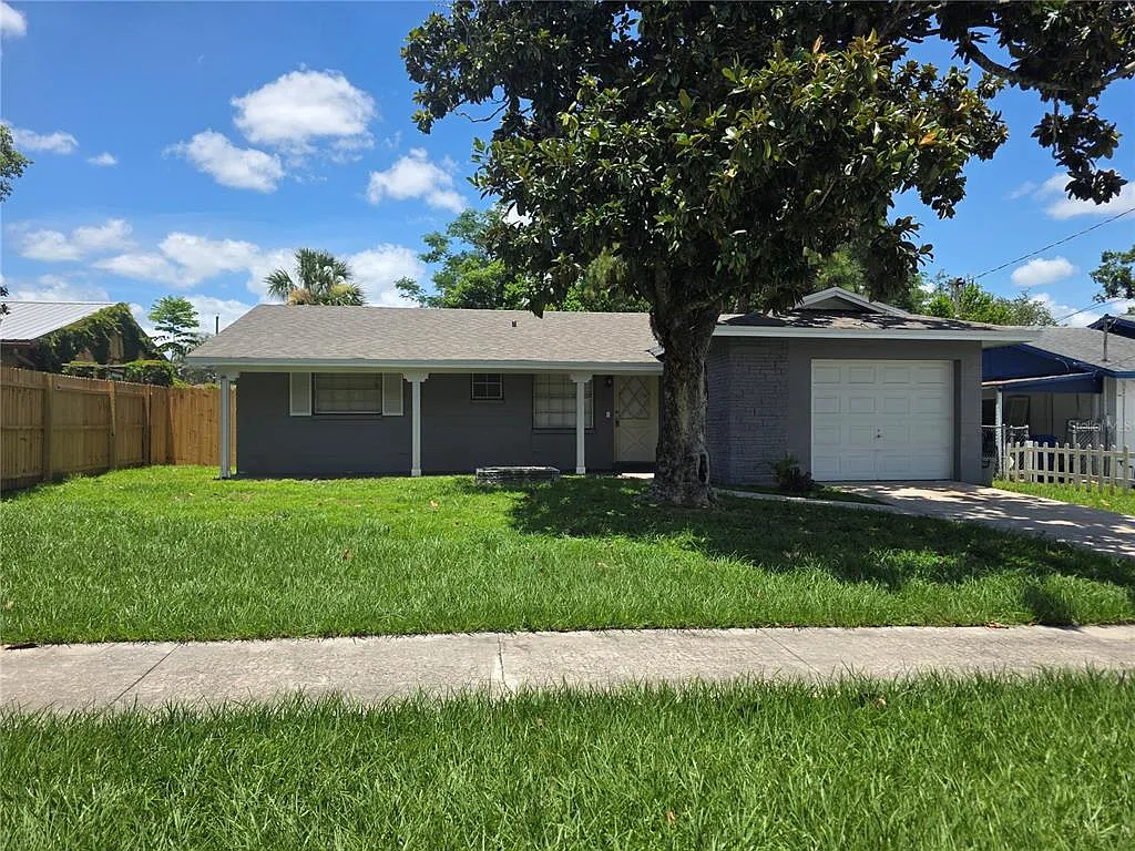 3 bed, 1.0 bath, 946 sqft, $1,750 — Photo 2