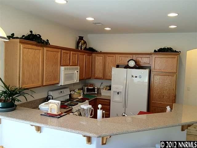 Kitchen with Sile Countertops