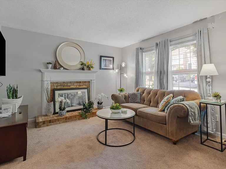 107 Barbary Ct — Photo 8