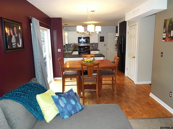 5th image of 40 Valleywood Dr