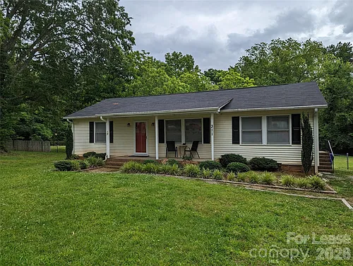 311 Hillcrest Dr Photo 1