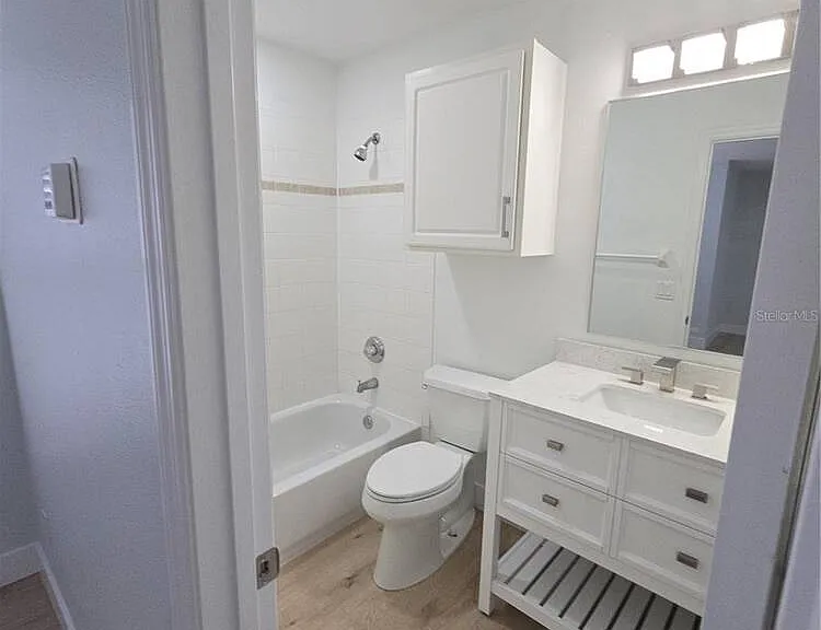 104 Eastpark Cres #B — Photo 7