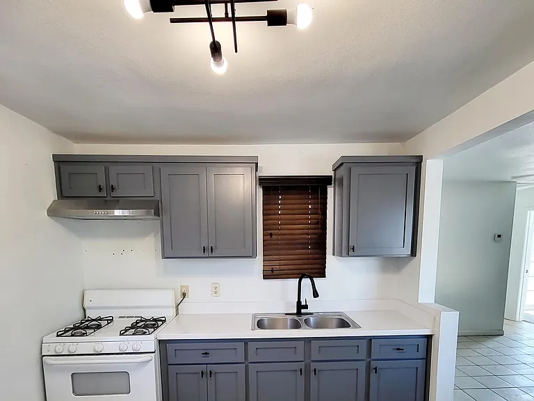 2306 S Walnut Ave — Photo 2