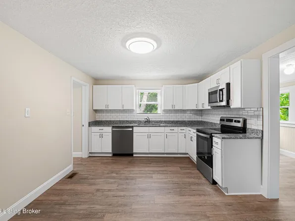 257 W Vine St, Radcliff, KY 40160