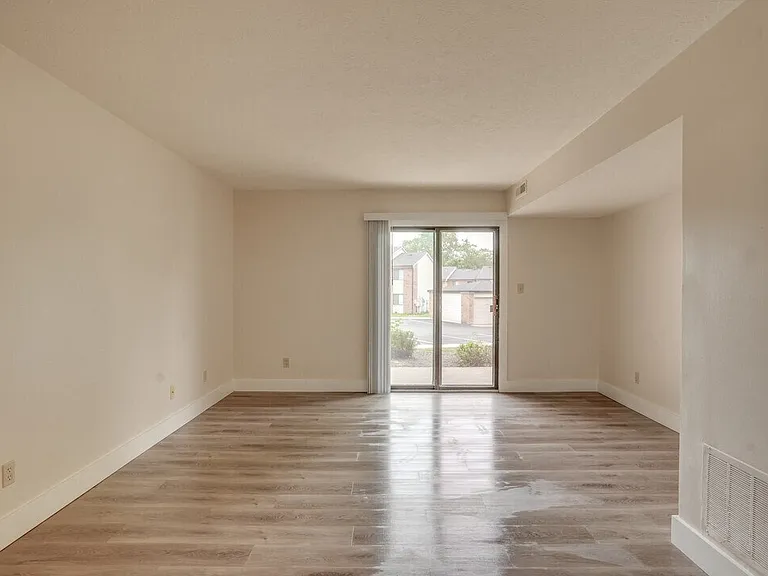 Golfview Apartments — Photo 13