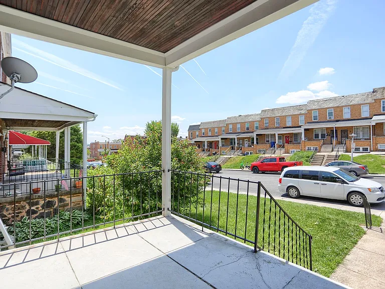 1323 N Kenwood Ave — Photo 20