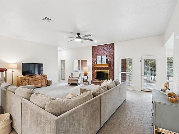 5th image of 2117 E Oakridge Dr
