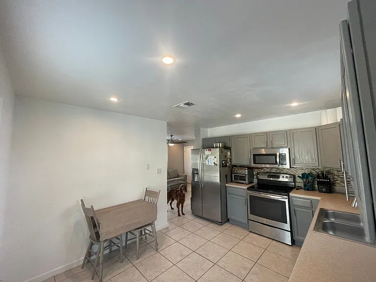 H16 Miriam St — Photo 38