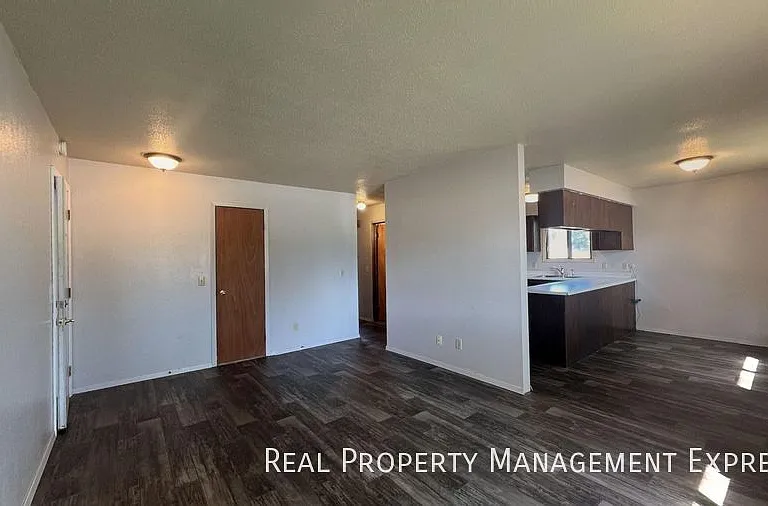 3711 S Cathy Ave #4 — Photo 2