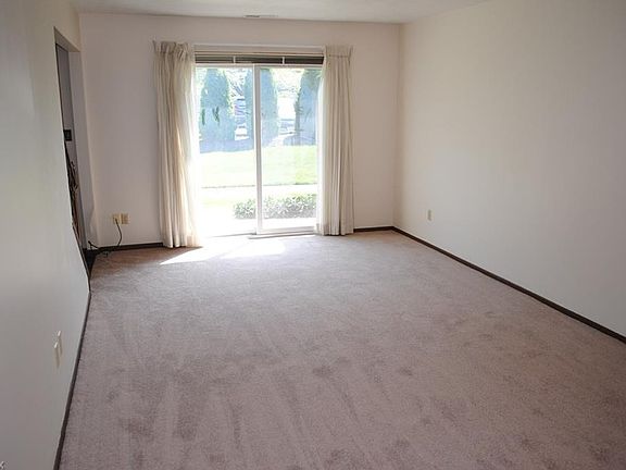5th image of 1920 King James Pkwy APT 17