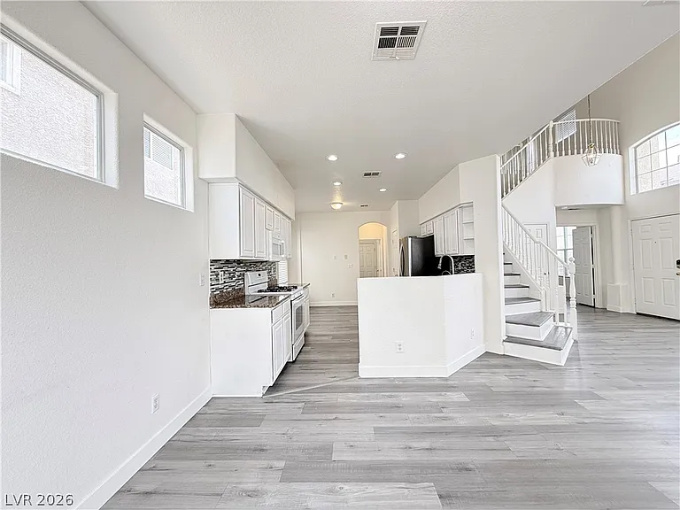 8034 Arcadian Ln — Photo 7
