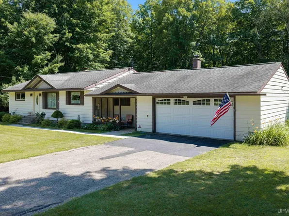 8589 M.5 Rd, Gladstone, MI 49837